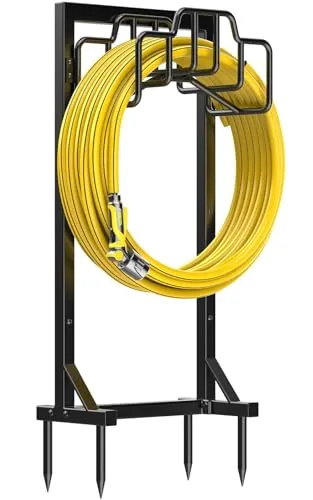 Bomclap 117CM Gartenschlauchhalter – Freistehend und Stabil - Der Bomclap Gartenschlauchhalter überzeugt mit einem stabilen Design und kann bis zu 130 Fuß Schlauch aufnehmen. Ideal für eine ordentliche Aufbewahrung und als dekorativer Akzent in Ihrem Garten. Robuste Metallkonstruktion für Langlebigkeit.