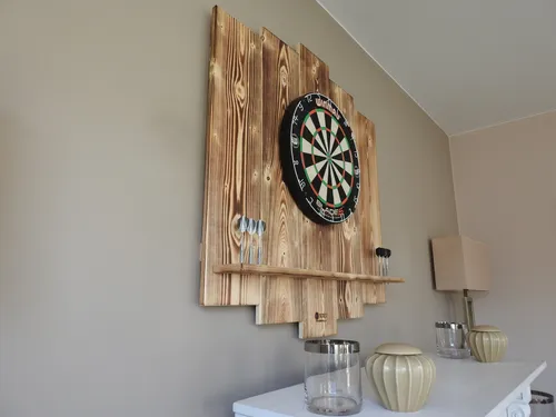 WDS Dartscheibe WOODEN Dartboard Surround - Zielscheiben, Premium Dart-Wandschutz mit einzigartigem Burned Look, schützt Ihre Wände und bringt Stil in Ihr Spielzimmer.
