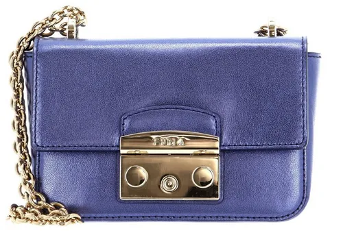 Furla Metropolis Mini Abendtasche - Elegante Abendtasche in glänzendem Metallic-Look, ideal für besondere Anlässe. Mit verstellbarer Kette und geräumigem Hauptfach ist sie der perfekte Begleiter für Ihr Outfit.
