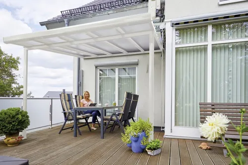 Gutta Terrassenüberdachung Bausatz Weiß 306 cm x 306 cm - Robuste Terrassenüberdachung aus pulverbeschichtetem Aluminium, UV-beständige und hagelsichere Polycarbonatplatten, einfache Montage und variable Erweiterungsmöglichkeiten für Carports oder Unterstellplätze.
