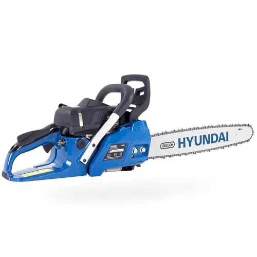 HYUNDAI Benzin-Kettensäge CS5620G | 51 cm/20" Oregon Schwert - Kettensäge mit 56 cm³ Motor und 3.2 PS, ideal für Baumfällen und Brennholz, inklusive hochwertigem Zubehör für präzise Schnitte und maximalen Komfort.