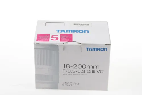 Tamron 18-200mm 1:3.5-6.3 Di III VC für Sony E-Mount - Vielseitiges Teleobjektiv mit Brennweite von 18-200 mm, ideal für kreative Fotografie und Reisen. Kompakt und leicht mit hervorragender Bildstabilisierung.