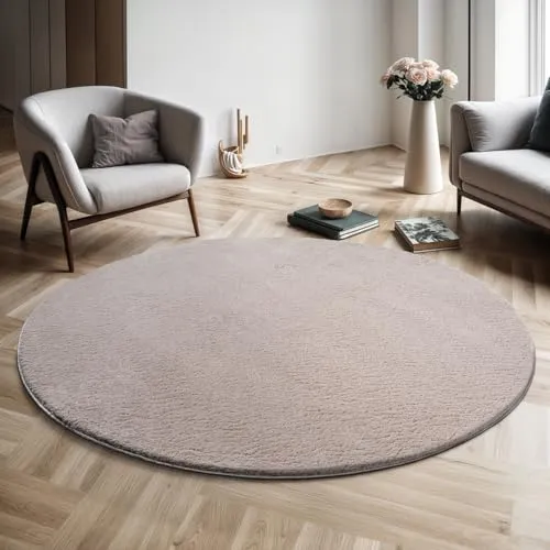 the carpet Relax Moderner Flauschiger Kurzflor Teppich, Rund 160 cm - Flauschiger Kurzflor Teppich in stilvollem Design, ideal für Wohnzimmer oder Schlafzimmer. Waschbar bis 30 Grad und mit rutschfester Unterseite für sicheren Halt. Erhältlich in verschiedenen Größen und Farben.