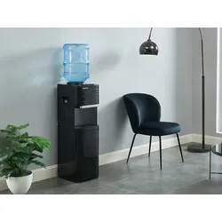 Vente-unique Flaschenwasserspender - Warmes/Kaltes Wasser - 12/18 L - Schwarz - Wanderschuhe für frisches Wasser überall: Dieser leistungsstarke Flaschenwasserspender bietet kaltes und heißes Wasser auf Knopfdruck, ideal für schnelle Erfrischungen oder heiße Getränke.