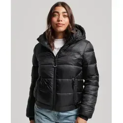 Superdry Damen W5011590A Sport Steppjacke schwarz - Lässige Steppjacke aus recyceltem Nylon für einen sportlichen Look. Mit elastischer Kapuze und zwei Reißverschlusstaschen bietet sie optimalen Komfort und schützt vor Kälte.