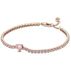 PANDORA Funkelndes Herz Tennisarmband - Armbänder für Damen – Elegantes Tennisarmband aus 14 Karat rosévergoldeter Metalllegierung mit funkelnden Kristallen und verstellbarem Karabinerverschluss für den perfekten Sitz.