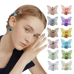 Kavya Schmetterling Haarklammern Damen Transparent Matt 12er Set - Süße Schmetterling Haarklammern für Damen im praktischen 12er Set. Diese robusten und rutschfesten Haarspangen halten Ihr Haar stilvoll an Ort und Stelle. Perfekt für jeden Anlass und in vielfältigen Farben erhältlich.