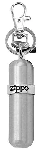 Zippo Power Kit Feuerzeugtankstelle aus satiniertem Chrom - Praktisches Feuerzeugtankstelle für Zippo-Feuerzeuge, stilvolles Design in seidenmattem Silber, ideal für den täglichen Einsatz.