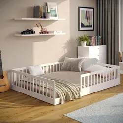 CADANI Kinderbett Timi - Montessori Bodenbett mit abnehmbarem Rausfallschutz - Skandinavisches Kinderbett aus massivem Kiefernholz, belastbar bis 200 kg. Mit 3 Aufbauvarianten und pflegeleichter Oberfläche, ideal für sicheres und flexibles Schlafen.