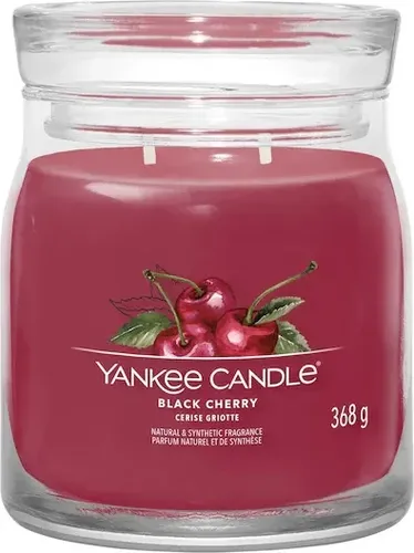 Black Cherry Signature Medium Jar 368g 2-Docht Kerze - Duftkerze mit dem verführerischen Aroma von Kirschen und Zimt, ideal für ein gemütliches Ambiente. Die 2-Docht-Design sorgt für gleichmäßige und langanhaltende Brenndauer.