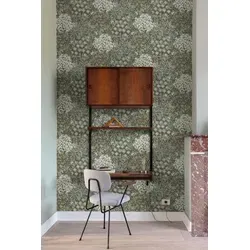 Grandeco Ciara Oriental Leaf Tapete Salbeigrün A63002 - Elegante Tapete in Salbeigrün mit orientalischem Blattdesign, ideal für stilvolle Wohnräume und kreative Akzentuierungen.