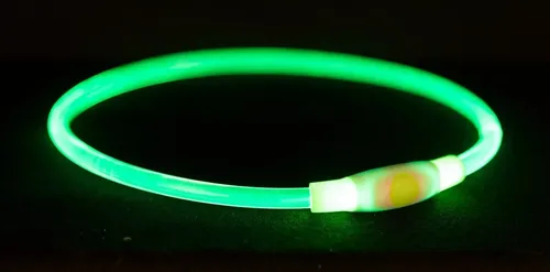 TRIXIE Flash Leuchtring USB, S M: 40 cm 8 mm, grün - spritzwassergeschützt, bis zu 14 Stunden Blinklicht und individuelle Größenanpassung