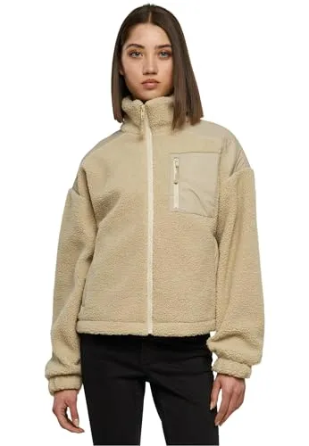 Urban Classics Damen Jacke Ladies Sherpa Mix Jacket wetsand S - Funktionsjacke mit glatten Nylon-Einsätzen und hohem Stehkragen, ideal für kühle Tage und modisch zugleich.