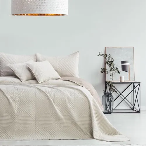 AmeliaHome Tagesdecke beige Cappuccino 240x260 zweiseitig - Elegante zweiseitige Tagesdecke in beige und cappuccino, 240x260 cm. Ideal für jeden Wohnbereich und perfekte Geschenkidee dank stilvoller Verpackung.