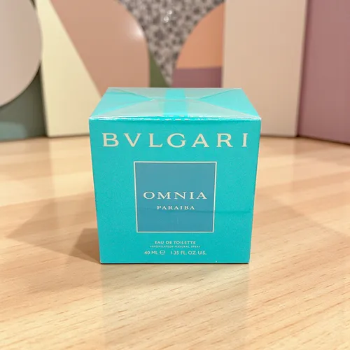 Bvlgari Omnia Paraiba 40 ml Eau de Toilette Spray - Eau de Toilette für Damen mit blumiger Duftnote, inspiriert von den schönsten Stränden Brasiliens und voller Lebensfreude. Ein wertvoller Duft, der wie ein Edelstein strahlt.
