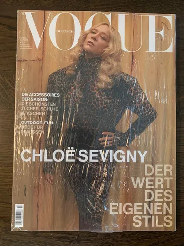 VOGUE MAGAZIN OKTOBER 2025 - CHLOE SEVIGNY - Monatliche Modezeitschrift mit exklusiven Inhalten, illustrierte Ausgabe für Fashion-Enthusiasten, in unbeschädigter Folie.