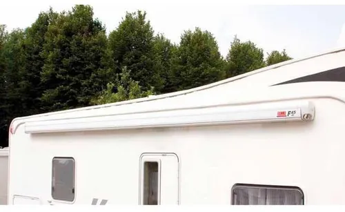 Fiamma Drip Stop Regenrinne 300cm, weiß - Markisenabdichtung mit innovativem Drip-Stop Design, das schwarze Schmutzstreifen am Fahrzeug verhindert und einfach anzubringen ist.