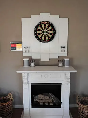 WDS Dartscheibe WOODEN Dartboard Surround - Zielscheiben mit Premium Dart-Wandschutz im Burned Look oder Color Design, inklusive optionalem Tablet-Halter für zusätzlichen Komfort beim Spielen.