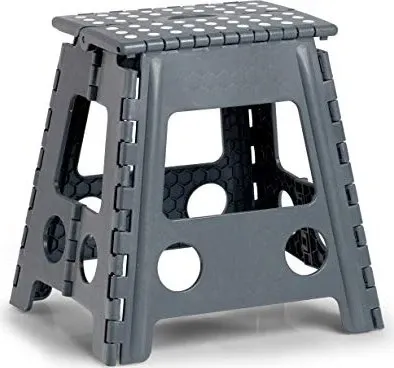 Zeller Tritthocker 13037, klappbar - Kunststoff Tritthocker, bis 150 kg belastbar, rutschhemmend und mit Tragegriff. Ideal für sicheres Erreichen höherer Stellen, platzsparend verstaut.