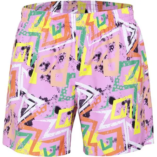 CHIEMSEE Badehose im Retro-Alloverprint - Die CHIEMSEE Herren Badehose vereint auffälligen Retro-Look mit hohem Tragekomfort. Das schnell trocknende Material und der bequeme Regular Fit sorgen für Bewegungsfreiheit am Strand oder Pool.