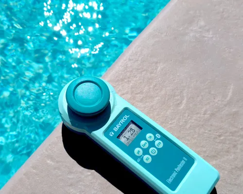 BAYROL Elektronischer Pooltester II - Wassertester für präzise Wasseranalyse, ideal für die optimale Wasseraufbereitung in Pools und Whirlpools.