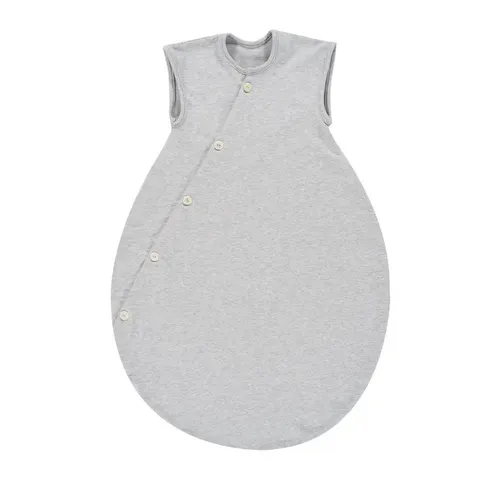 Alvi® Babyschlafsack ALVI C2C-Mäxchen grau-melange 70cm - Der ALVI C2C-Mäxchen Schlafsack vereint Nachhaltigkeit und Komfort. Mit schräger Knopfleiste und umweltfreundlichen Materialien ist er ideal für die sanfte Pflege Ihres Babys.