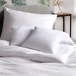 Traumschlaf Hotelbettwäsche Kissenbezug 40x80 cm - Weiß, Koch- und Chlorfest - Erleben Sie den Komfort der Traumschlaf Hotelbettwäsche! Dieser Kissenbezug aus 100% Baumwolle überzeugt durch seine Koch- und Chlorbeständigkeit, ideal für den täglichen Gebrauch in Hotels und Pflegeeinrichtungen.