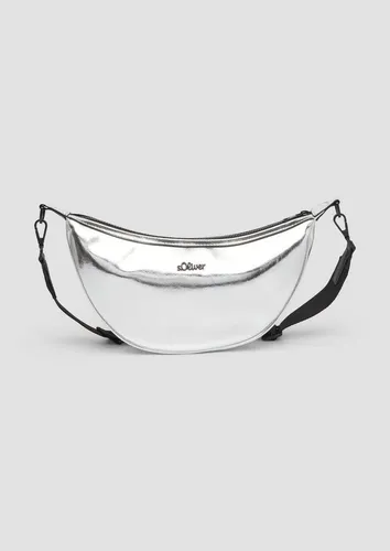 s.Oliver Beltbag Gürteltasche Silber Weiß - Stylische Gürteltasche für Damen in glänzendem Silber, ideal für Freizeitaktivitäten. Verstellbarer Riemen und praktischer Reißverschluss sorgen für Komfort und Sicherheit.