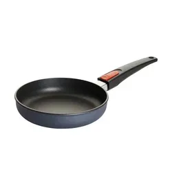 WOLL Gusspfanne Diamond Lite, schwarz - Hochwertige Aluminium-Guss-Pfanne mit fünflagiger Diamant-Versiegelung, abnehmbaren Stiel und backofenfest bis 300°C. Ideal für gesundes Braten und Kochen.