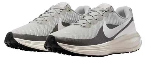 Nike Revolution 8 Laufschuhe Herren - Komfortabel und Flexibel - Die Nike Revolution 8 Herren-Laufschuhe bieten eine leichte, atmungsaktive Passform und eine weiche Dämpfung für ein angenehmes Lauferlebnis. Ideal für sportliche Aktivitäten und den Alltag.