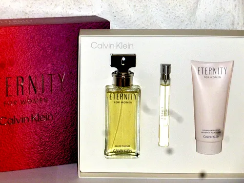 Calvin Klein Eternity Geschenkset - Damen-Duftsets für Damen, perfektes Geschenk mit Eau de Parfum und pflegender Bodylotion für ein harmonisches Dufterlebnis im Alltag. Enthält eine praktische Duft-Miniatur.