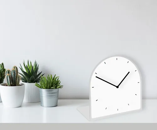 queence Tischuhr Helene - moderne, geräuschlose Tischuhr - Tischuhren: Die elegante Tischuhr »Helene« von queence besticht durch ihr modernes Design aus hochwertigem Acrylglas und ist geräuschlos, ideal für jeden Raum.