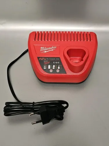 Milwaukee M12 C12 C Ladegerät 12 V Li-Ion - Zubehör für Elektrowerkzeug, schnelles und zuverlässiges Laden von 12 V Li-Ion Akkus für optimale Leistung und längere Lebensdauer.