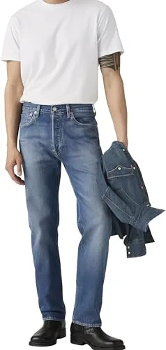 Levi's 501 Original Herren Jeans mit Markenlabel - Lässige Herren-Straight-Jeans von Levi's® mit gerader Beinform und normaler Leibhöhe. Robuster Denim-Stoff sorgt für hohen Tragekomfort und Pflegeleichtigkeit. Vielseitig kombinierbar für Freizeitaktivitäten.