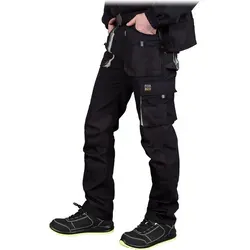 Reis Arbeitshose Herren 52 – Schnittschutzhose mit 8 Taschen - Robuste Arbeitshose für Männer mit 8 praktischen Taschen, ideal für den professionellen Einsatz. Hergestellt aus atmungsaktiver Polyester-Baumwoll-Mischung für Komfort und Strapazierfähigkeit.