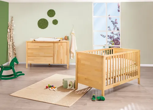 Pinolino® Babymöbel-Set 'Enno' - 2-tlg. Kinderzimmer-Set - 2-tlg. Set mit Kinderbett und extrabreiter Wickelkommode aus geölter Buche. Das höhenverstellbare Bett und die leise schließenden Schubladen bieten Komfort und Sicherheit für Ihr Kind.