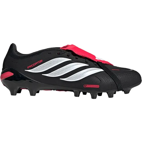 Adidas PREDATOR LEAGUE FT AG - Schwarz - Präzise Fußballschuhe für Kunstrasen mit Nanostrike Obermaterial und Powerspine Technologie. Ideal für kraftvolle Schüsse und optimalen Ballkontakt. Die umschlagbare Zunge sorgt für Tradition und Komfort.