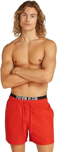 Calvin Klein Herren MEDIUM Double WB KM0KM01093 Boardshorts, Red (Flaming Chili), XL - Badeshorts für Herren, nachhaltig produziert und original von Calvin Klein Jeans für stilbewusste Männer.