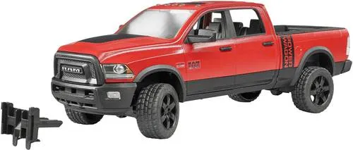 bruder Pickup Truck RAM 2500 Power Wagon - rotes Spielzeugfahrzeug, originalgetreues Design mit offenen Türen und Platz für 4 Figuren, ideal für kreative Rollenspiele