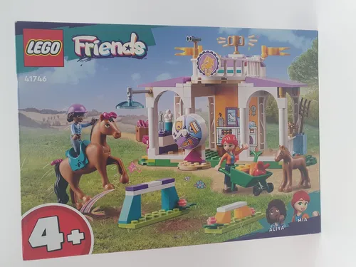 LEGO 41746 Friends Reitschule - Kreatives Bauset mit 2 Spielzeug-Pferden und Mini-Puppen, fördert das Bauen und kreatives Spielen für Kinder ab 4 Jahren