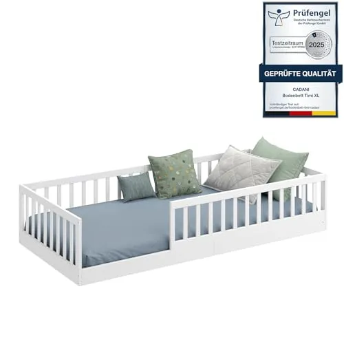 CADANI Kinderbett Timi - Montessori Bodenbett mit abnehmbarem Rausfallschutz - Skandinavisches Kinderbett aus massivem Kiefernholz, belastbar bis 200 kg, mit Roll-Lattenrost und 3 Aufbauvarianten für individuelle Schlaflösungen.
