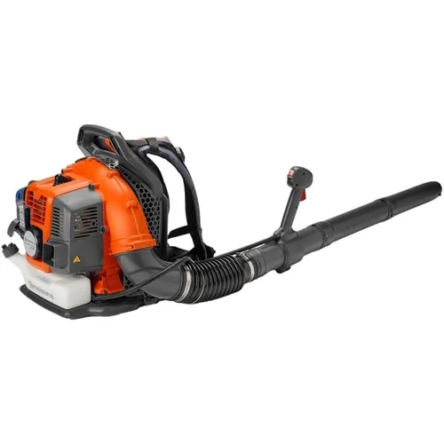 Husqvarna® Benzin-Laubbläser "345BT" – Leistungsstark und Ergonomisch - Laubbläser, 1,6 kW (2,1 PS) mit 768 m³/h Luftdurchsatz. Ergonomischer Doppelschultergurt und Tempomat für müheloses Arbeiten im Freien.