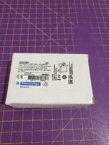 Telemechanique Sensors ZCKM1 Unterteil - SPS-Positionierungsmodule, robustes Metallgehäuse mit IP65 Schutz, ideal für präzise Steuerungsanwendungen in industriellen Umgebungen.
