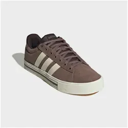 Adidas Unisex Daily 4.0 Schuhe, Earth Strata/Off White/Aurora Coffee, 42 2/3 EU - Stylische Unisex-Schuhe mit regulärer Passform, robustem Obermaterial und Gummiaußensohle. Ideal für den Alltag und nachhaltig gefertigt aus recycelten Materialien.