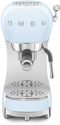 Smeg Espresso-Kaffeemaschine ECF02PBEU - 1350 W, Thermoblock-Heizsystem für perfekten Kaffeegenuss und Cappuccino-Dampffunktion, himmelblau
