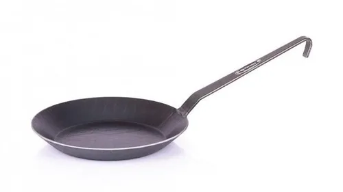 Petromax Schmiedeeiserne Pfanne 20 cm grau - Massive 20 cm Pfanne aus Eisen in grau, ideal für Camping und Outdoor-Kochen. Entdecken Sie weitere Top-Angebote von Petromax im Bergfreunde.de Online-Shop!