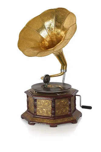Grammophon Vintage Holz & Messing – Villa Tamara – His Master’s Voice