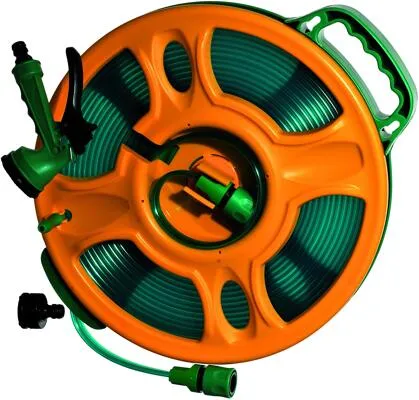 YACHTICON 3-Kammer Flachschlauch 15m - Gartenschlauch mit 15m Länge, ideal für einfache Handhabung dank drehbarer Trommel und Tragegriff - perfekt für Gartenarbeit ohne lästiges Abrollen.