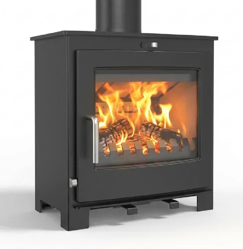 ECOfoxx Kaminofen K05 - kompakter Holz- und Kohleofen mit ext. Zuluft - Kaminöfen, ideal für kleine Räume und Tiny Houses. Der K05 bietet eine effiziente Verbrennungstechnik und elegante Sicht auf die Flammen, während er die BIMSCHV-Emissionswerte erfüllt.