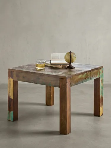 Rustikaler Couchtisch EWA aus recyceltem Mango-Holz - Couchtisch im Shabby-Chic-Stil, gefertigt aus nachhaltigem recyceltem Mango-Holz mit individueller Maserung und pflegeleichter Klarlack-Beschichtung.